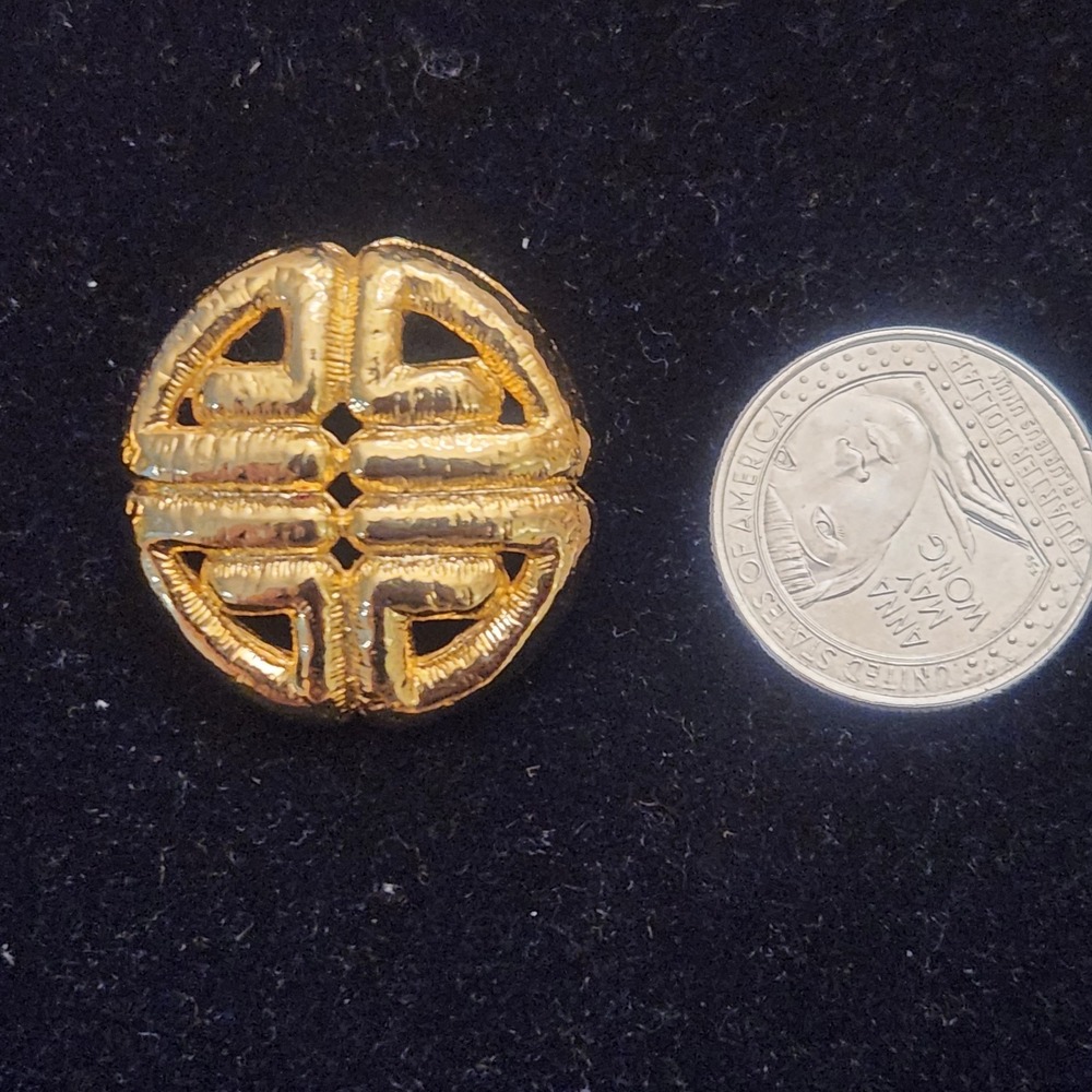 GIVENCHY  LOGO Gold Tone Pierced Vintage Earrings. - Picture 9 of 9